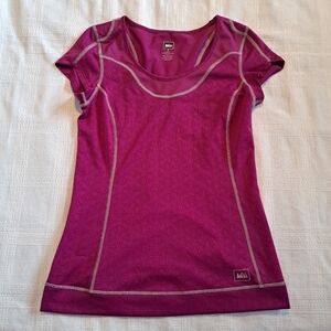 REI women's size Small purple short sleeve shirt has flower design in the fabric